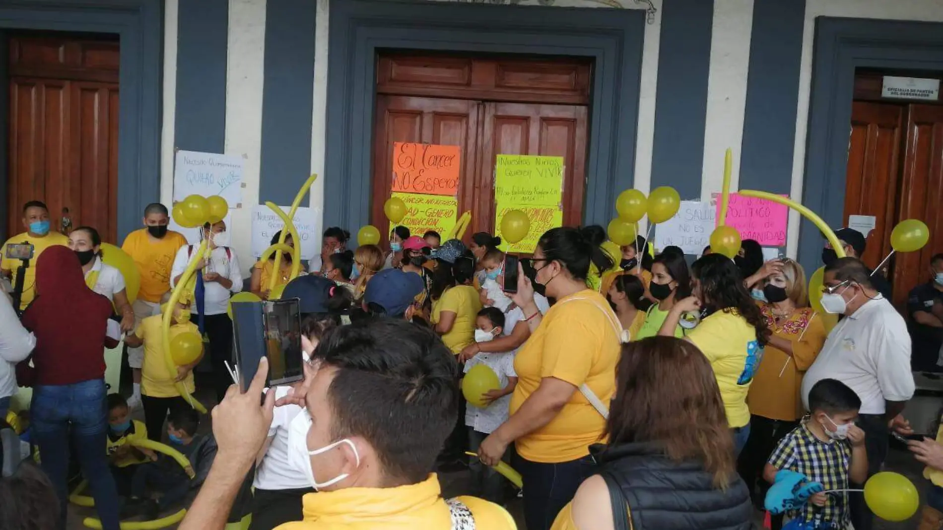 Marcha para exigir medicamentos para enfermos de cáncer en Nayarit